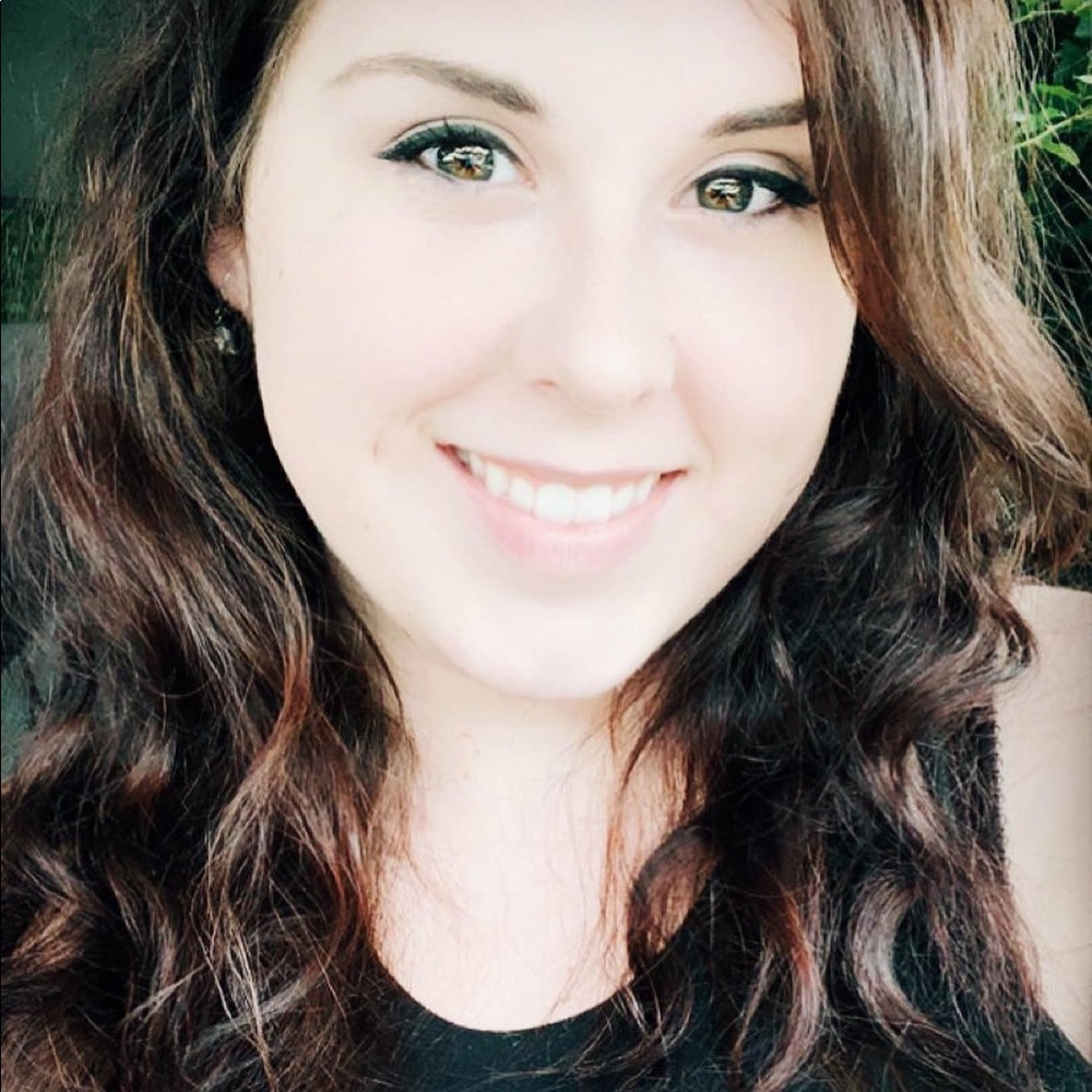Meet your Posher, Chloe